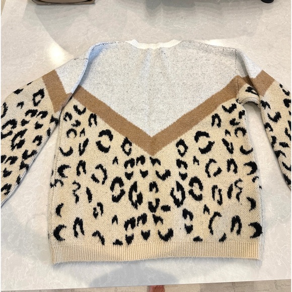 Juliana’s Oversized Animal Print Sweater - Picture 2 of 4